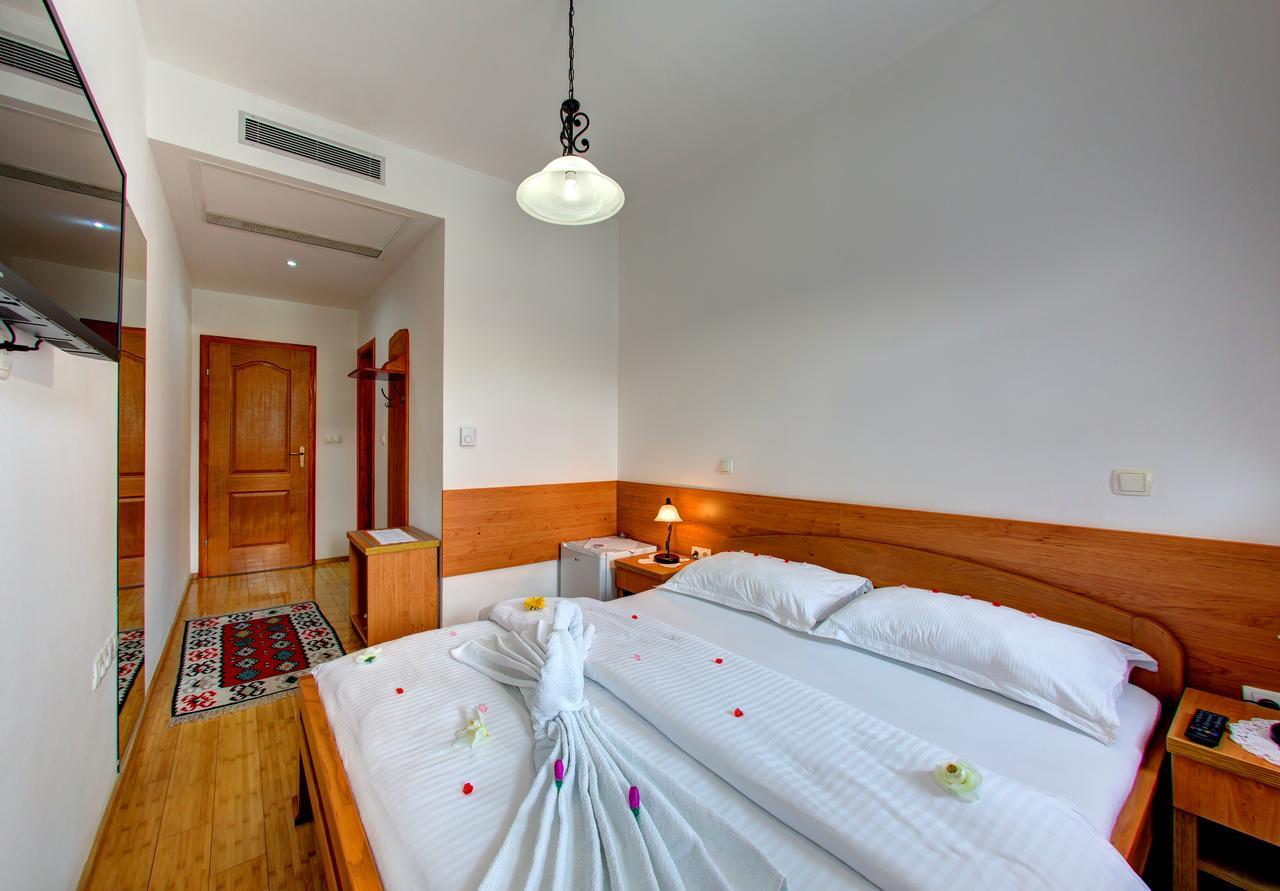 Hotel Almira Мостар Екстер'єр фото